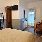 艾美特住宿加早餐旅馆 萨雷